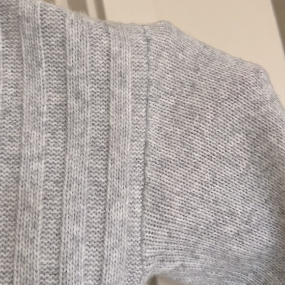 Gap Heather Grey V Nexk Sweater - Picture 6 of 6